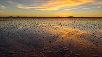 Salar de Uyuni and colored lagoons tours 3 days
