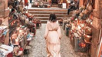 Cairo: Female-Guided Pyramids, Bazaar, and Museum Tour