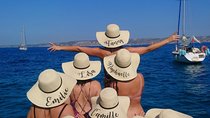 Discovery of the coves of the Blue Coast by boat