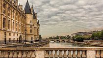 The Medieval Heart of Paris - History Walk (Small Group Tour)