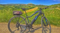Discover the Via Francigena and San Gimignano on an E-Bike
