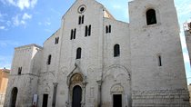 Bari Walking tour in small group 
