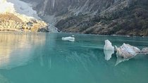 Glacier lake Kapuche Trek with Sikles 