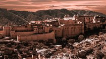 Iconic forts of Jaipur with a visit to handicraft emporium