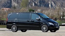 Private Luxury Transfer from Athens Airport to Costa Navarino