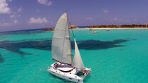 Catamaran Sailing and Snorkeling to Isla Mujeres from Cancun