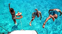 Relax yourself in Pleasure Catamaran to Isla Mujeres from Cancún