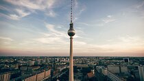 Layover in Berlin a Private Tour with a local: Best Highlights of Berlin
