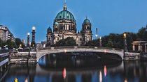 Private Berlin WWII and Cold War History Tour with Local Expert Guide