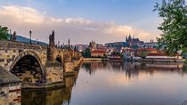 Private Transfer from Berlin to Prague with 2h of Sightseeing