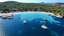 Boat Beach and Cave Tour Experience
