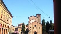 Bologna : a walk into history