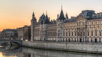 Family escape Game with kids and teens on the Île de la Cité