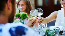 Wine tour, tasting and picnic basket