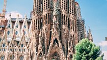 Barcelona Old City Walking Tour and Churros Stop with a Local Guide