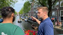 Explore hidden streets with friends - Private Tour