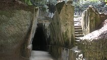Tour in the ruins of Cuma with an archaeologist.
