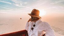Dubai Balloon Ride and Breakfast, Camel, Falconry and Transfers 