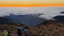 Sunrise in Areeiro Peak 
