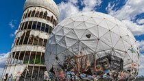 Berlin: Cold War Walking Private Tour with Guide