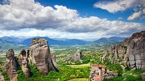 Explore Central Greece with an affordable 2 days tour to Meteora