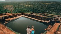 Colombo to Kandy Shuttle with Dambulla Sightseeing Tour 