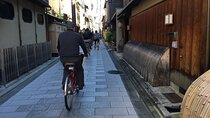 Explore Hidden Alleyway with a Local Expert (Morning tour)