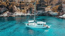 Traditional Mallorquin Llaut Cruise with Tapas and Drinks