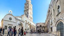 Private History and Trivia Walking Tour by a Local Guide
