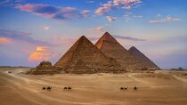 Private Tour to Giza Pyramids, Sphinx, Egyptian Museum with Local Lunch