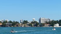 Hop-On Hop-Off Cruise Ticket in Bayside and South Beach in Miami