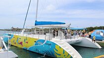 Pleasure Adventure over Catamaran to Isla Mujeres from Cancún