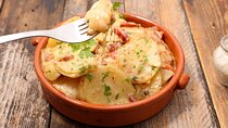 Traditional French Food and Paris Old Town Private Tour 