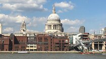 Half-day walking tour by the banks of the River Thames in a small group
