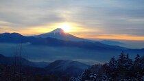 2-Day Private Guided Overnight Hike & Buddhist Temple Stay in Shichimenzan