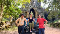Angkor Wat Sunrise and Market Tour by Jeep 