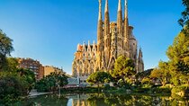 Private Tour around the outside of the Sagrada Familia