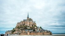 Mont Saint Michel D Day Omaha Beach Private VIP Tour with Champagne from Paris