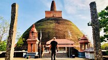 Private Day Tour Of Anuradhapura Ancient Kingdom and Avukana