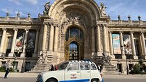 Private tour Paris Sightseeing 2 hours in Renault 4L electric 