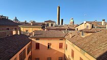 Bologna in one day: Art, History and Gastronomy