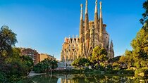 Golden Hour at Sagrada Familia: Private Tour with Licensed Guide