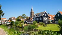Private Tour to Giethoorn with boat and Zaanse Schans windmills