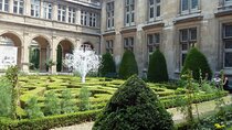 Private pickup Food and Wine Tasting Walking Tour in Le Marais