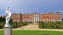 Hampton Court Palace and garden Private Tour with Fast Track Pass