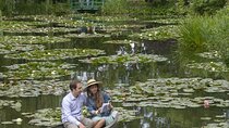 Private Giverny and Montmartre Tour with Pickup