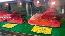 Tsukiji Outer Market Tour with a market insider