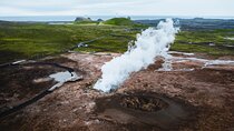 Reykjanes Explorer: Airport Transfer with Sightseeing Adventure