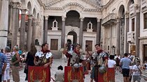 Private History Split Walking Tour in Spanish 