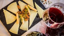 Santiago de Compostela: Cheese and Wine Tasting Experience